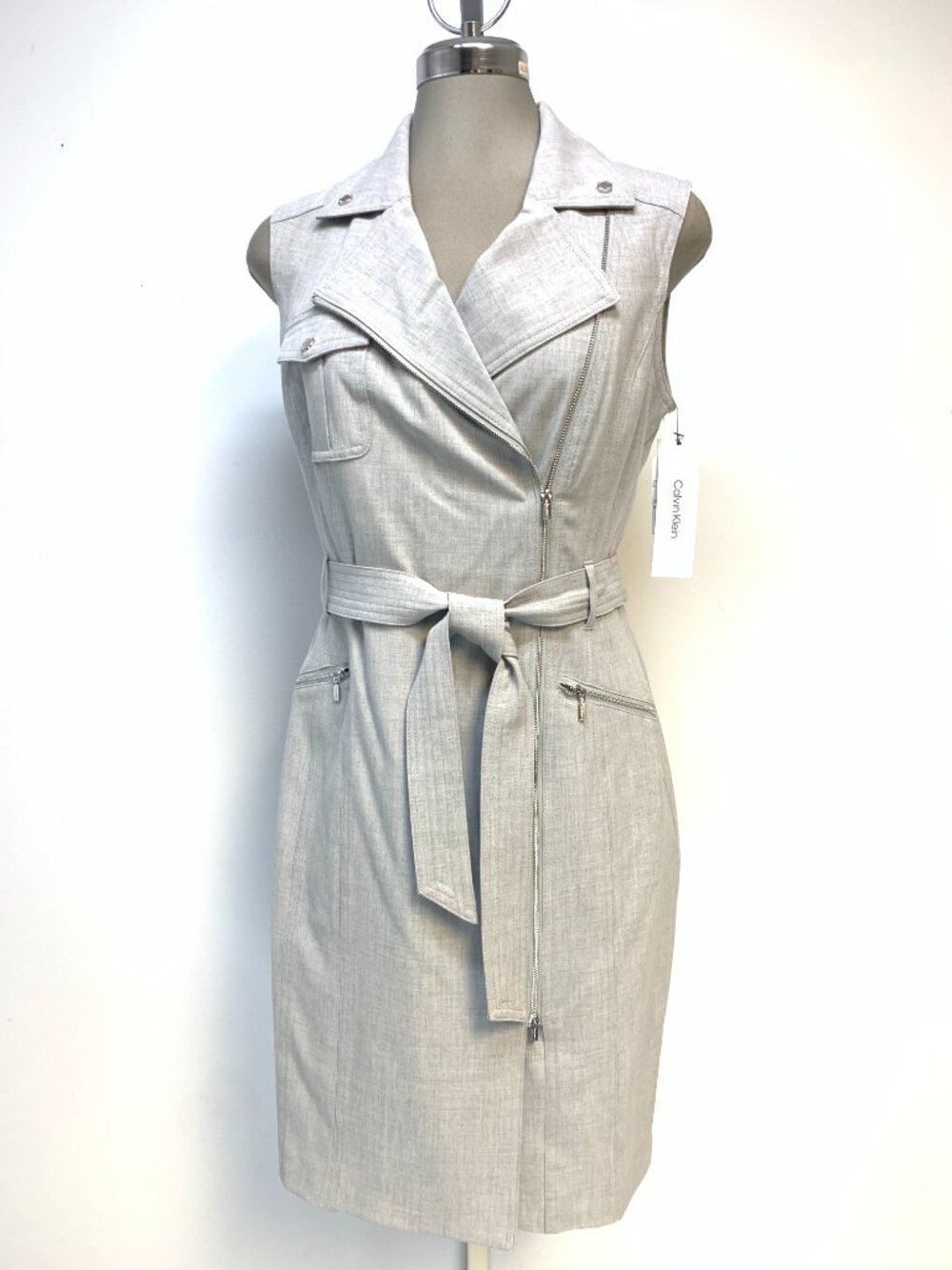 NEW CALVIN KLEIN MOTO STYLE LIGHT GRAY SHEATH DRESS Size 8